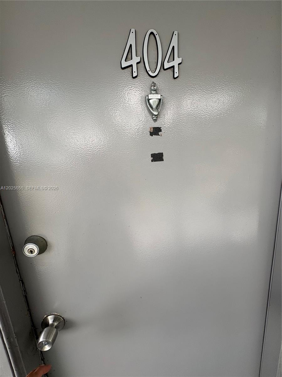 NICE APARTMENT IN A GREAT COMMUNITY 55+** CLOSE TO SHOPPINGS, RESTAURANTS, HWAYS,AMAZING AMENITIES: CLUBHOUSE - THEATER - INDOOR AND OUTDOOR HEATED POOLS - TENNIS - GYMS - BILLIARDS - AND MUCH MORE. COURTESY BUSES