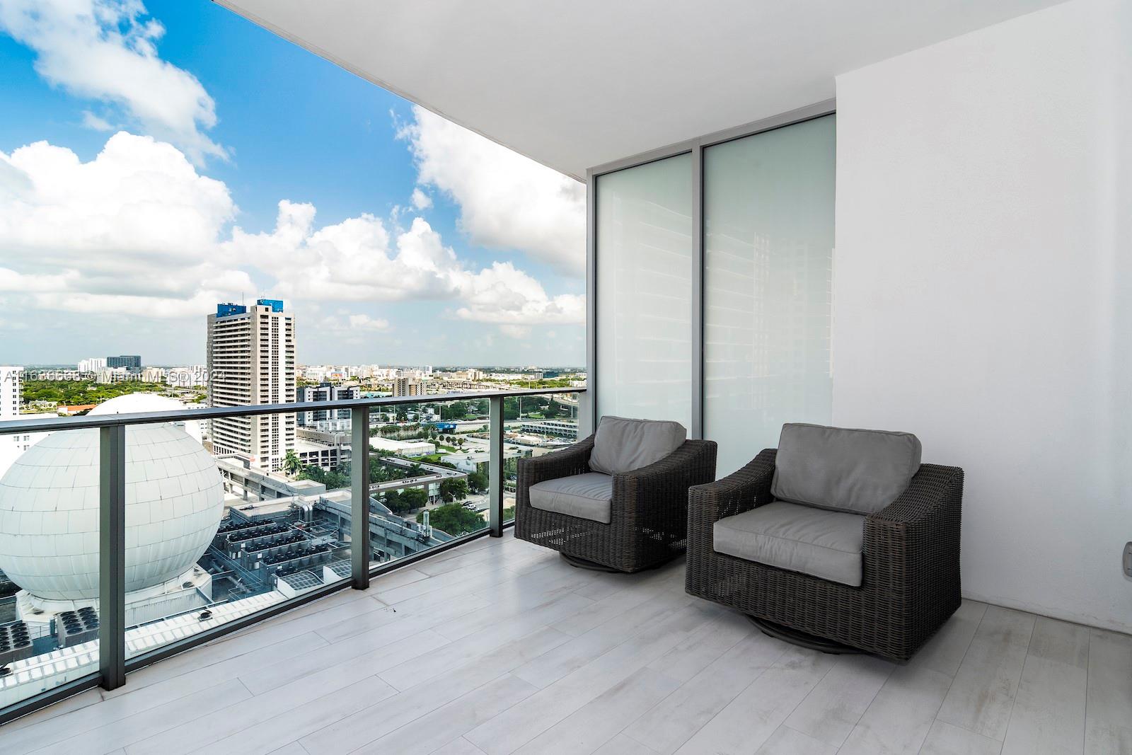 PARAMOUNT MIAMI WORLDCENT - Residential