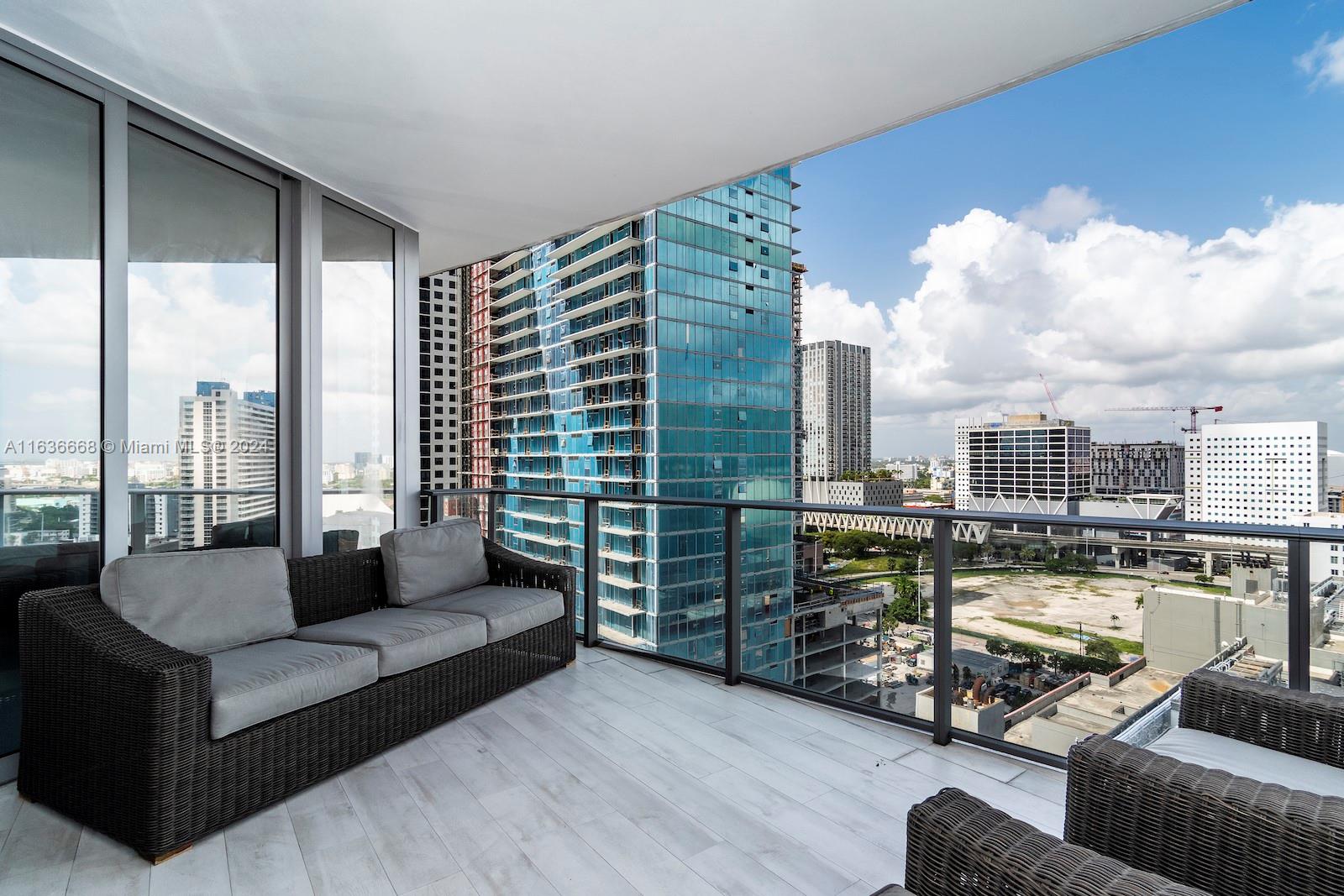 PARAMOUNT MIAMI WORLDCENT - Residential