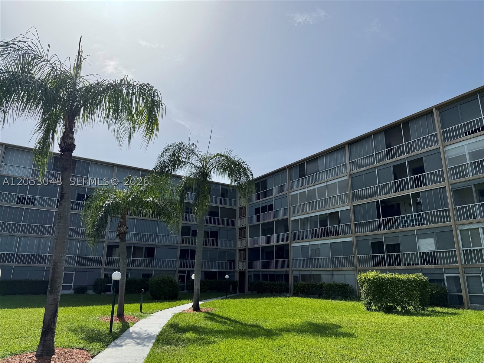 HILLCREST COUNTRY CLUB AP - Residential