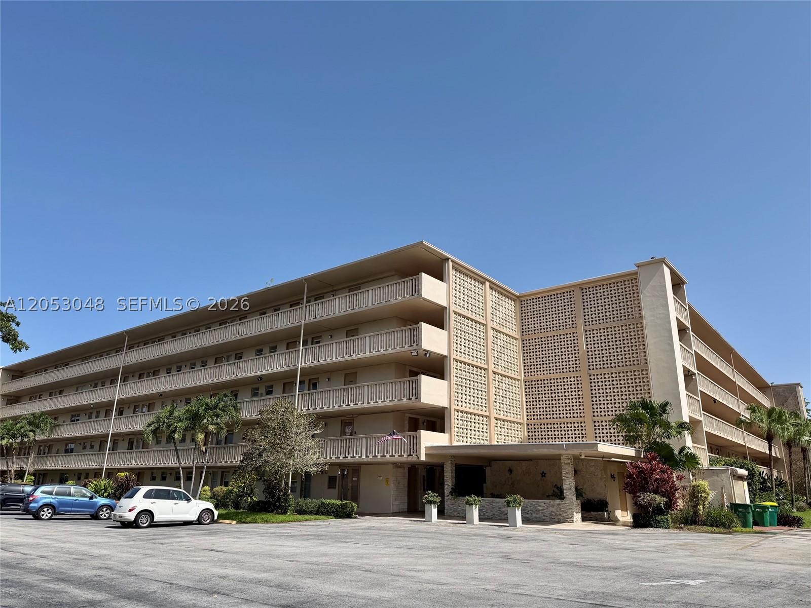 HILLCREST COUNTRY CLUB AP - Residential