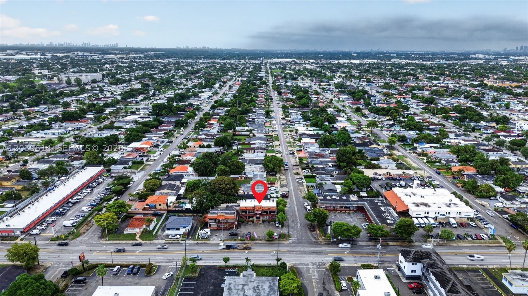 Main image without alt text