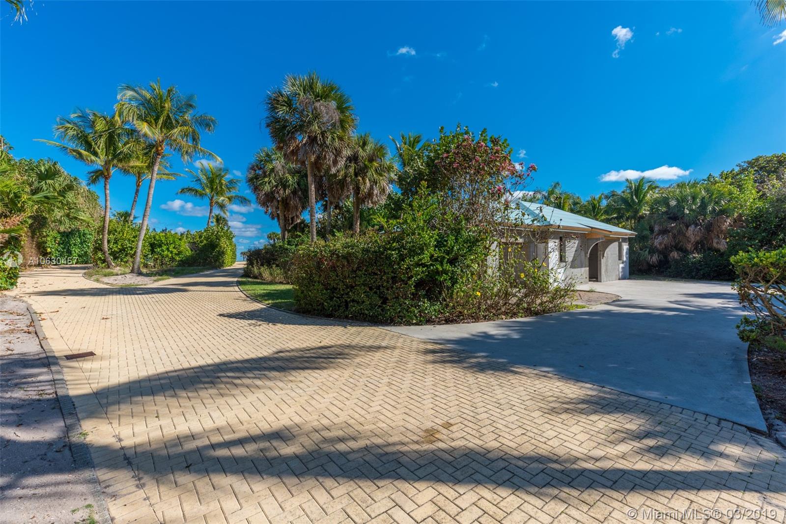 JUPITER ISLAND - Land