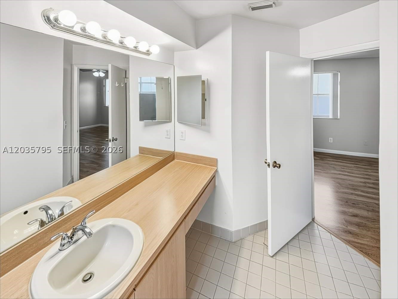 CHAPEL TRAIL II - Residential Lease