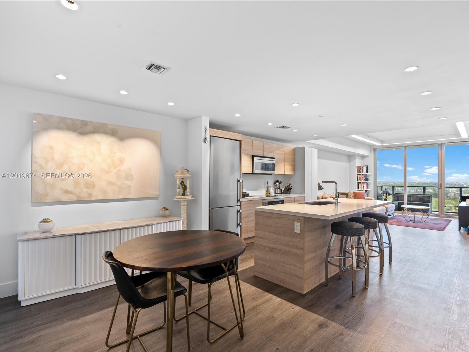THE HARBOUR NORTH CONDO - Residential