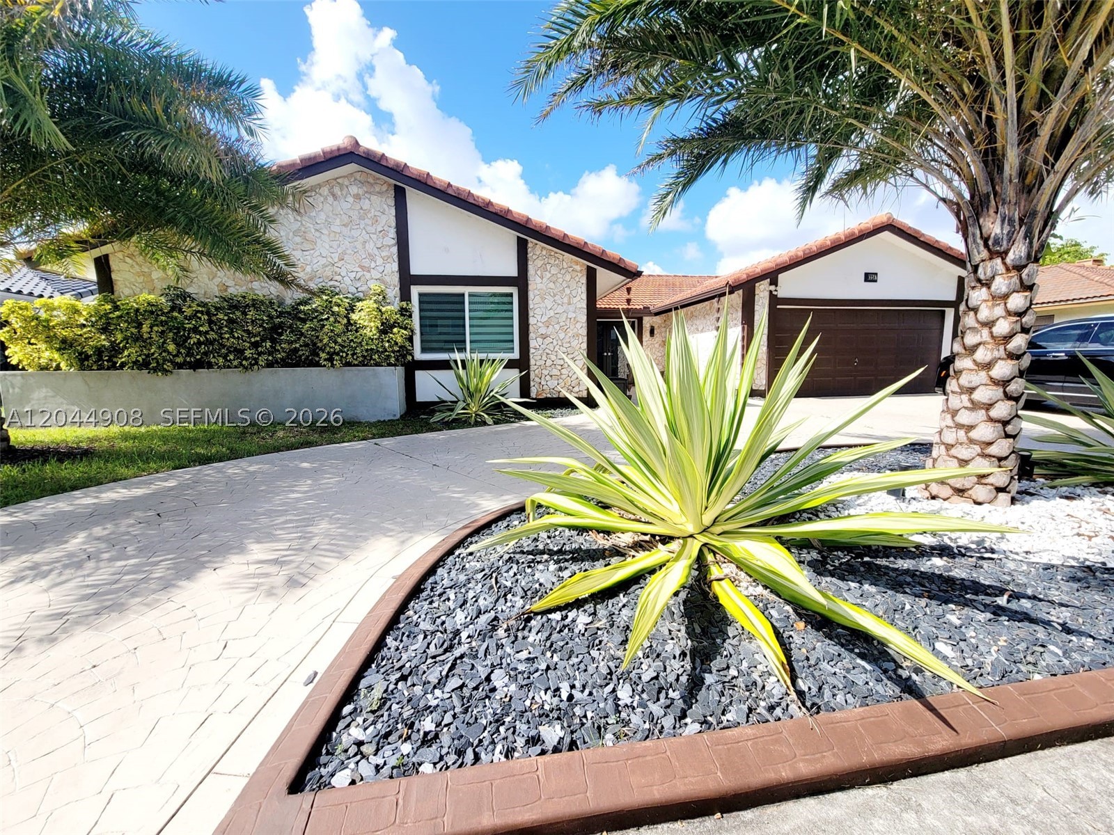 COUNTRY LAKE MANORS SEC 2 - Residential
