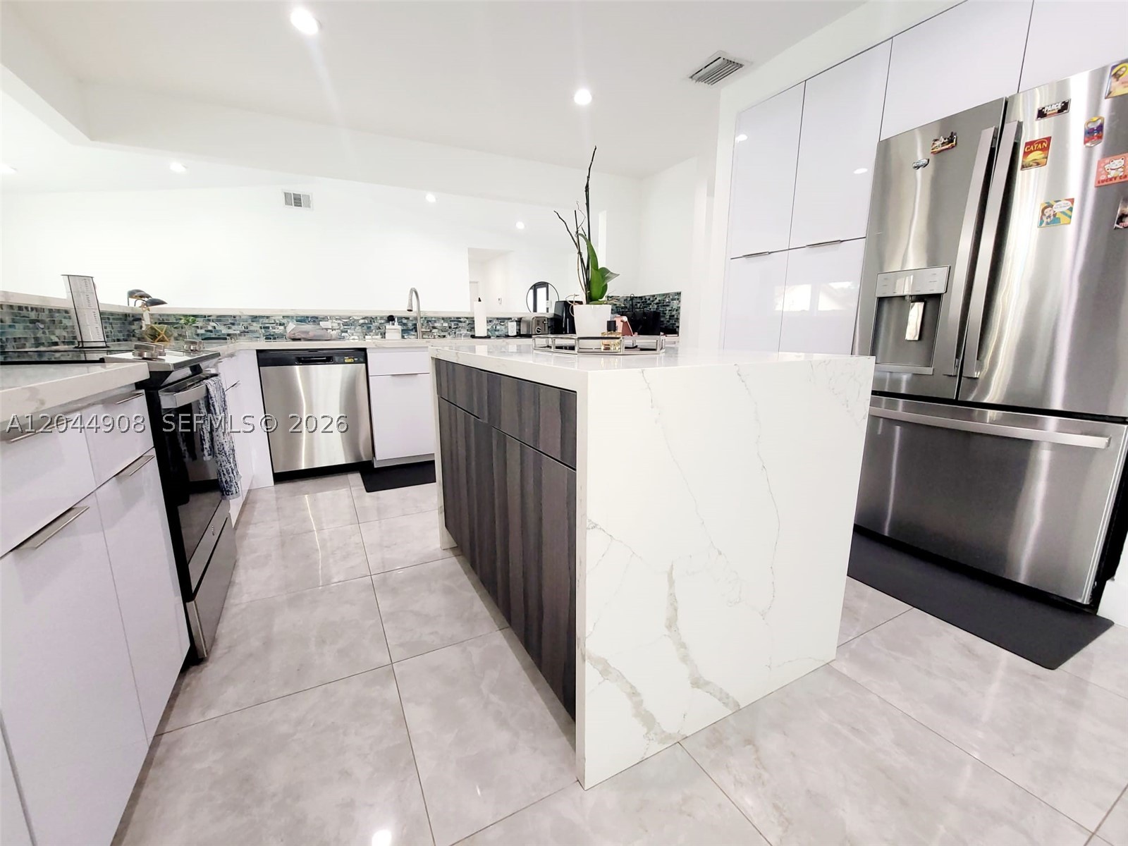 COUNTRY LAKE MANORS SEC 2 - Residential