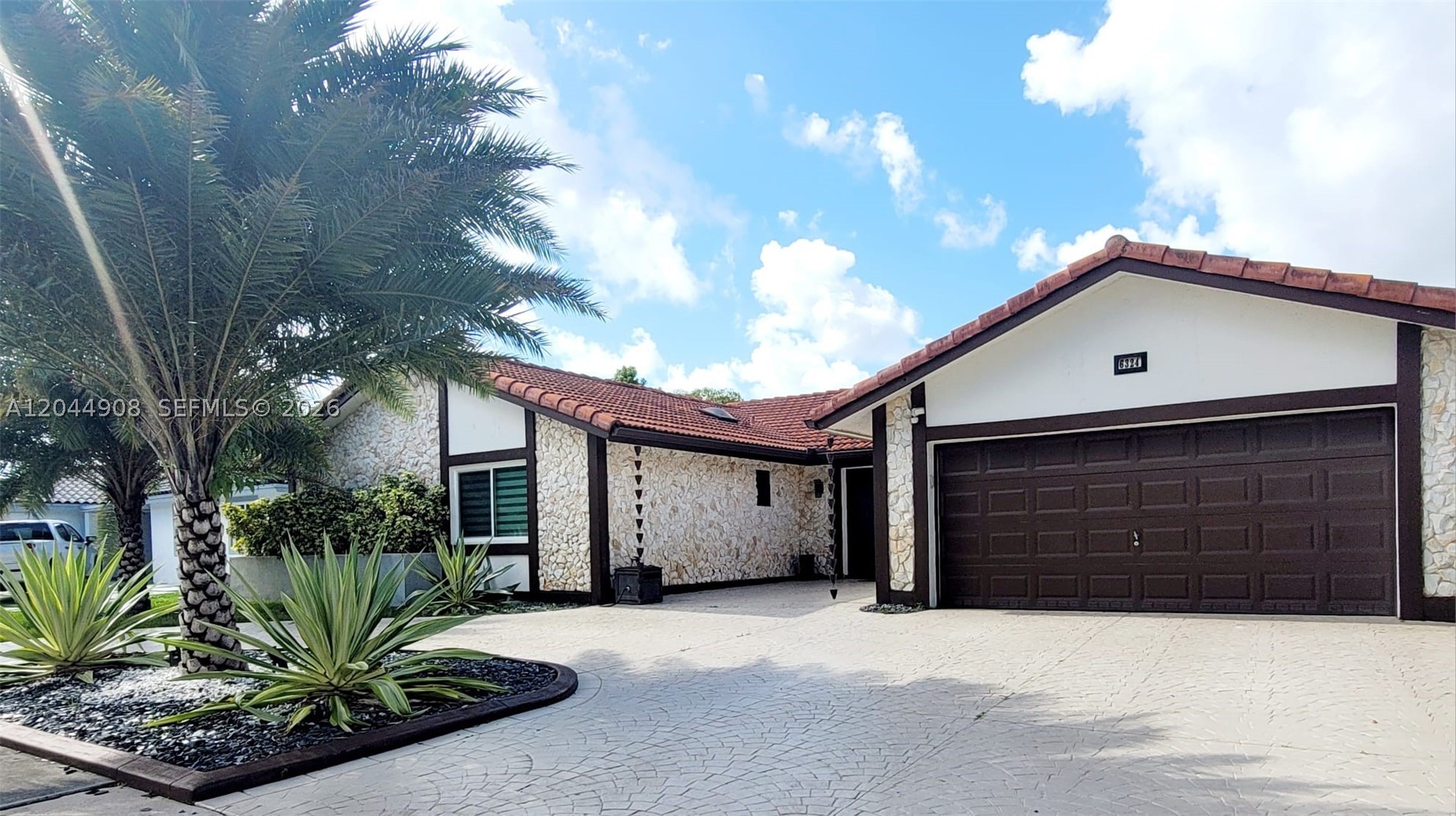 COUNTRY LAKE MANORS SEC 2 - Residential