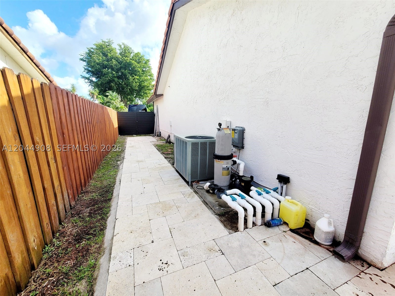 COUNTRY LAKE MANORS SEC 2 - Residential