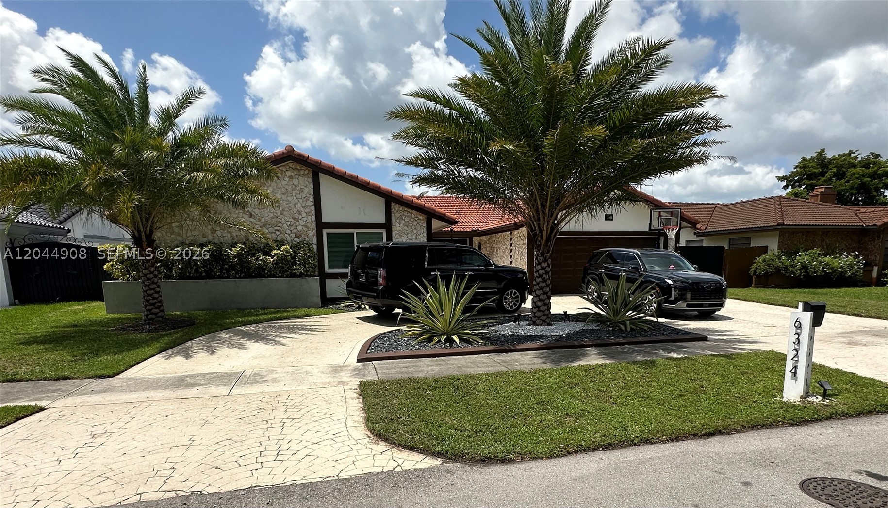 COUNTRY LAKE MANORS SEC 2 - Residential