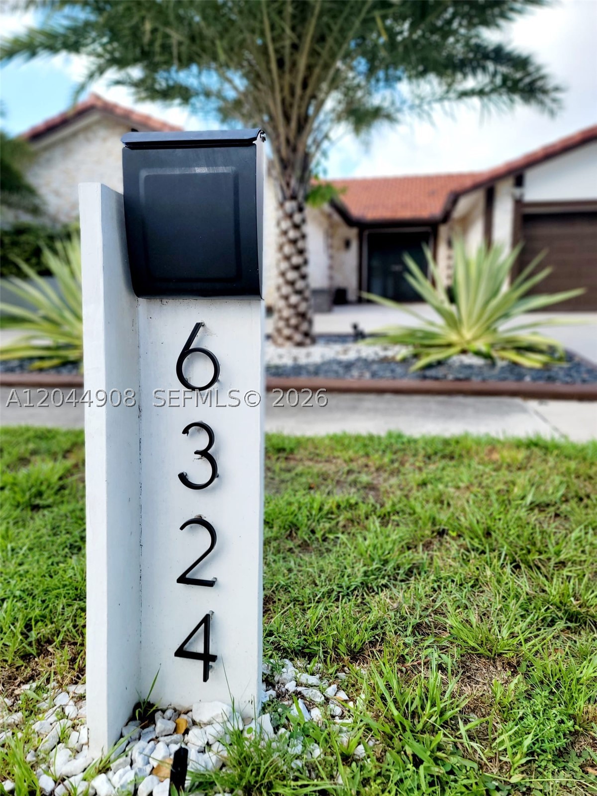 COUNTRY LAKE MANORS SEC 2 - Residential