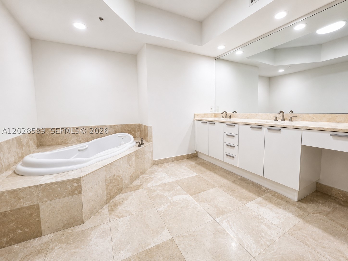 THE OAKS I CONDO - Residential