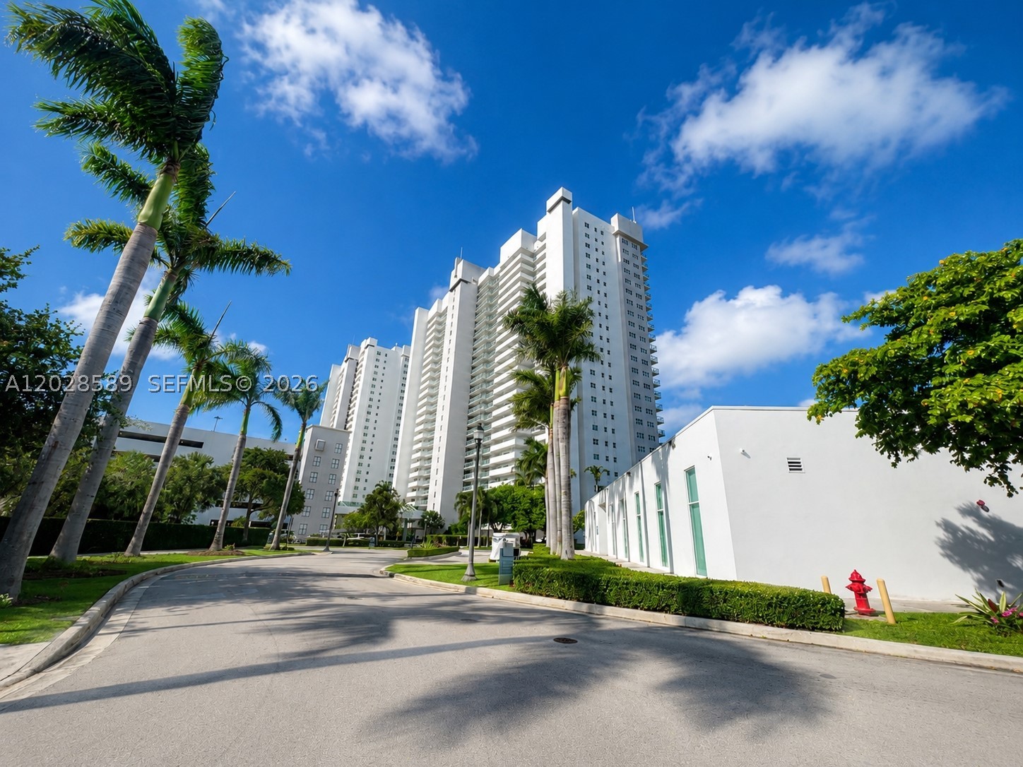 THE OAKS I CONDO - Residential