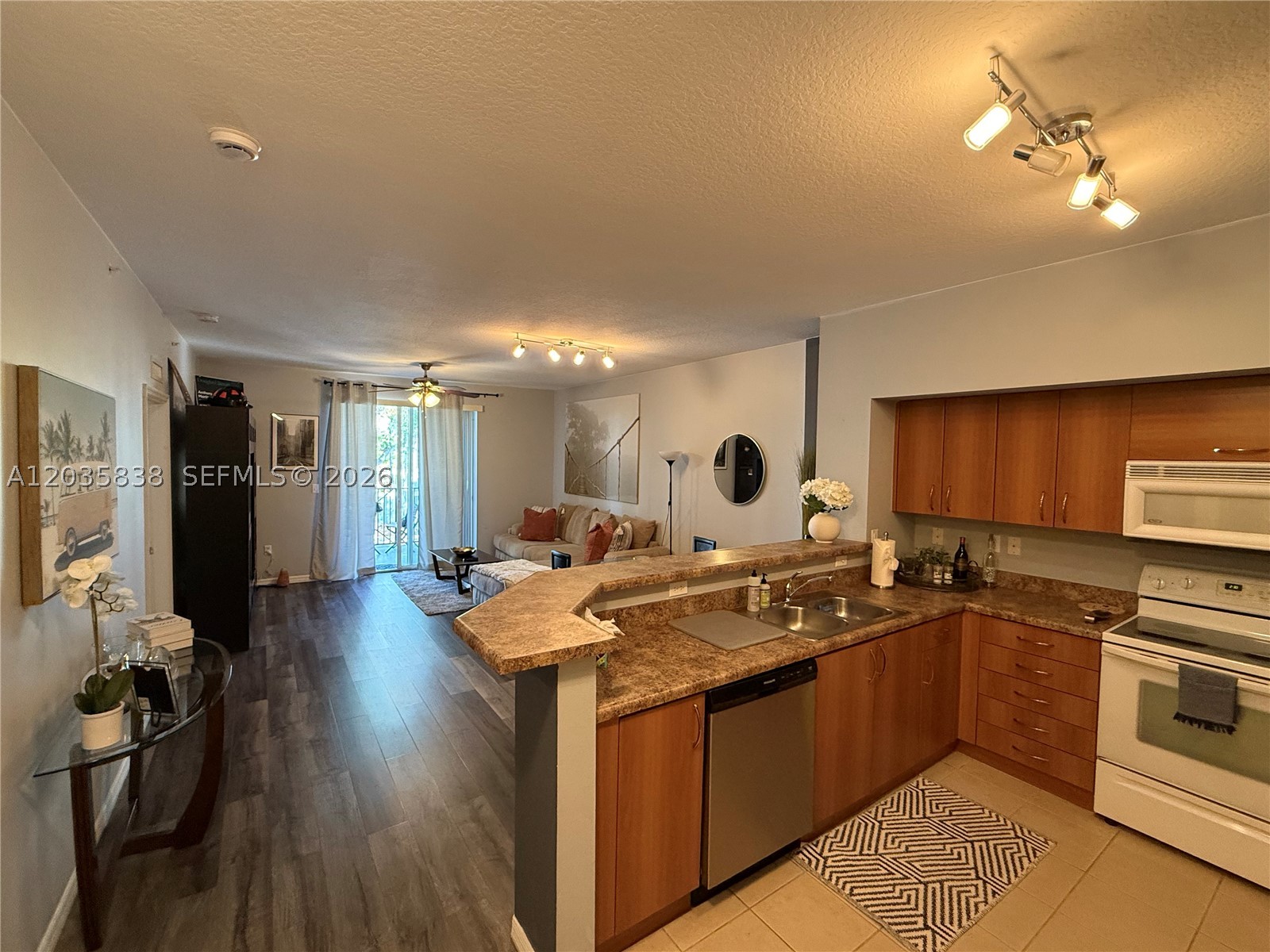 PINEAPPLE GROVE VILLAGE C - Residential Lease