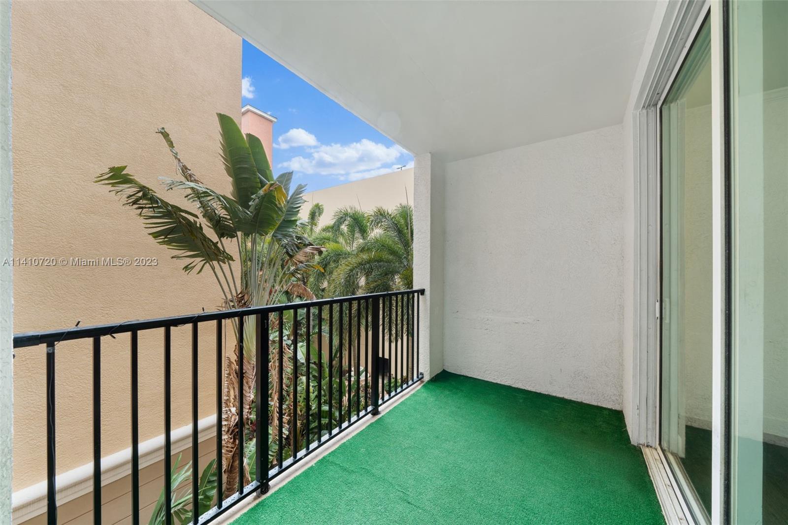 PORTO BELLAGIO CONDO - Residential