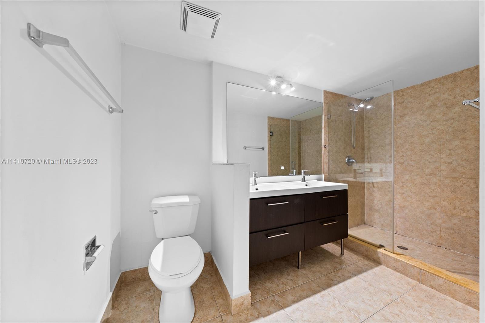 PORTO BELLAGIO CONDO - Residential