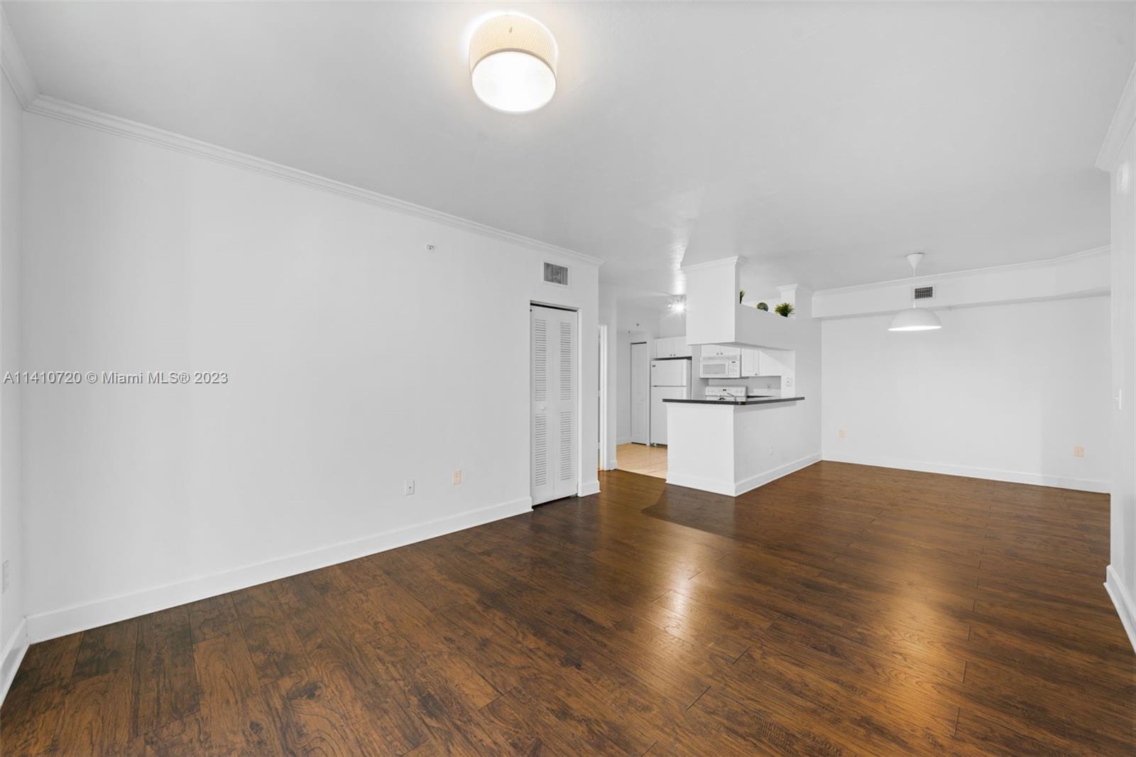 PORTO BELLAGIO CONDO - Residential