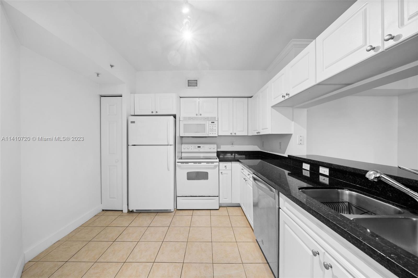 PORTO BELLAGIO CONDO - Residential