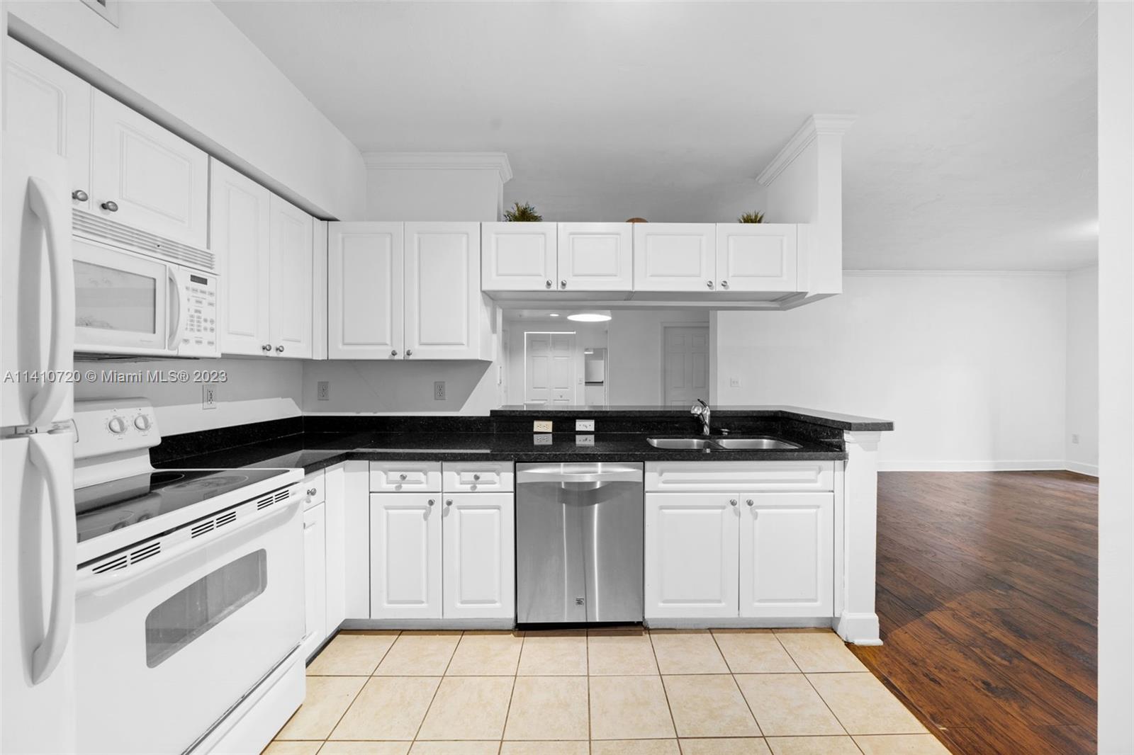 PORTO BELLAGIO CONDO - Residential