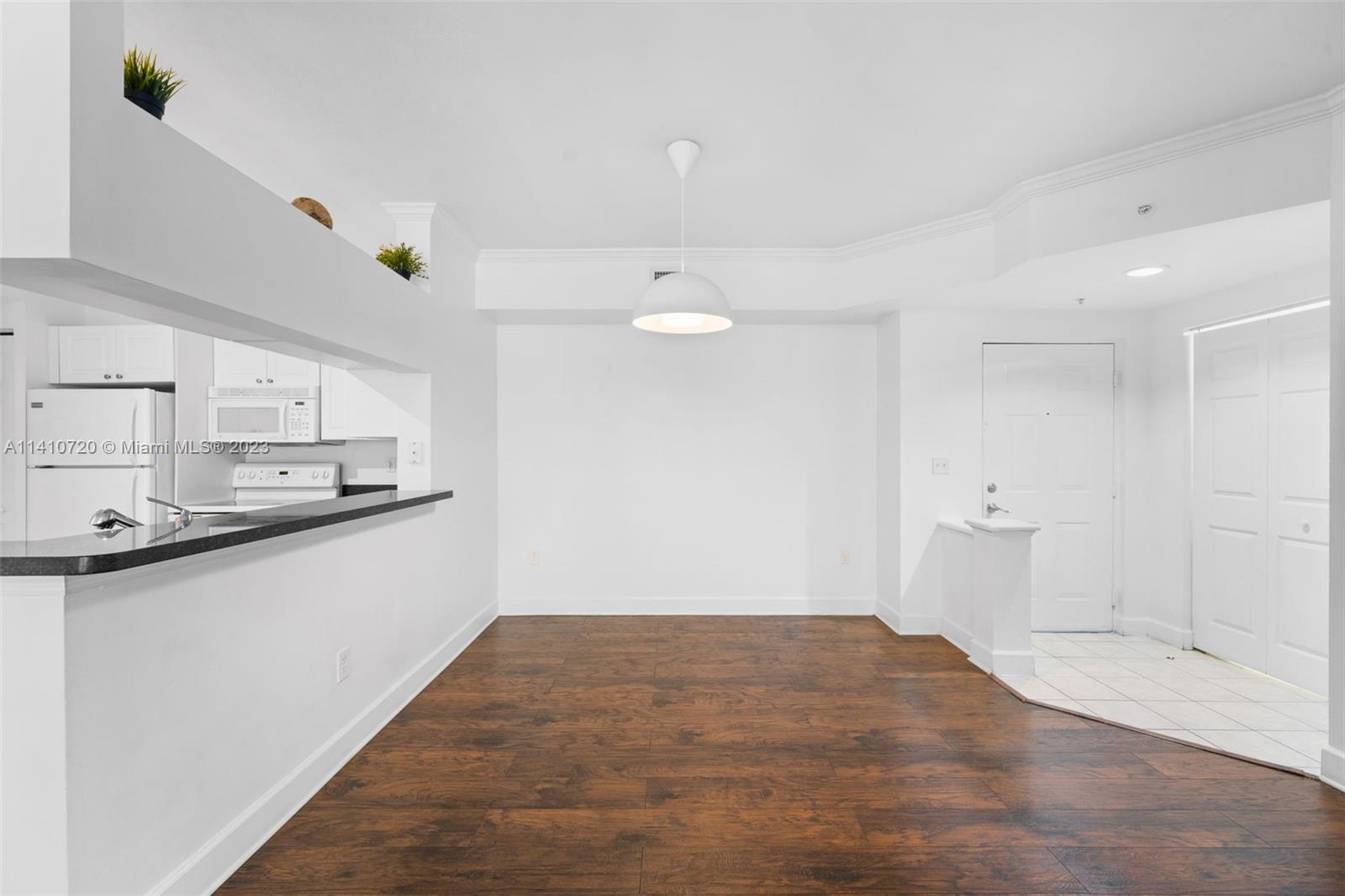 PORTO BELLAGIO CONDO - Residential