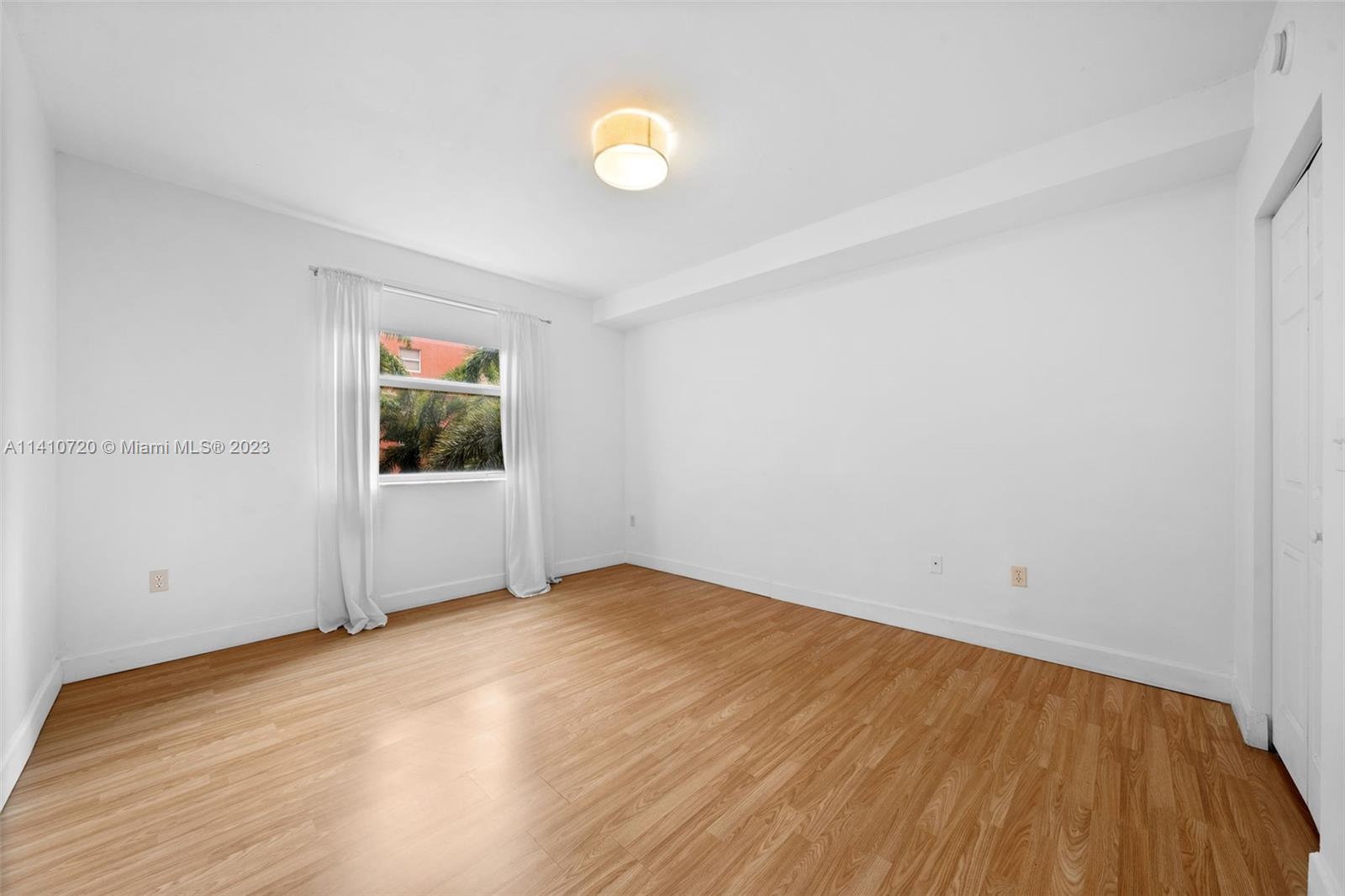 PORTO BELLAGIO CONDO - Residential