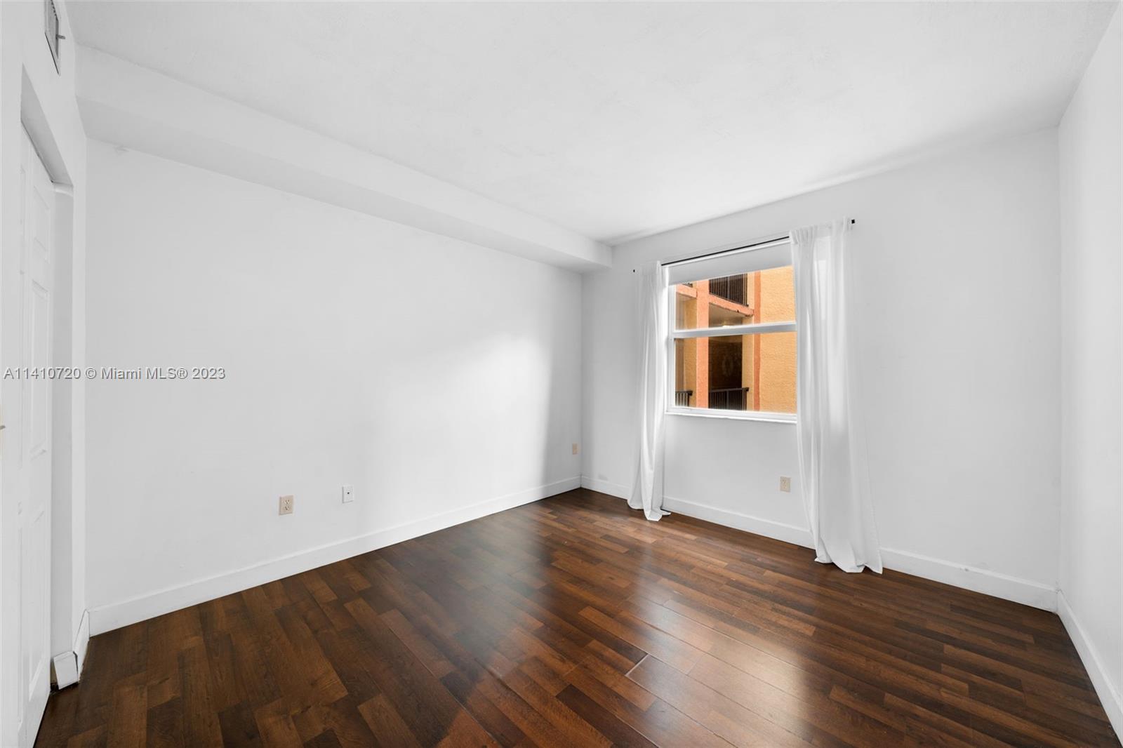 PORTO BELLAGIO CONDO - Residential