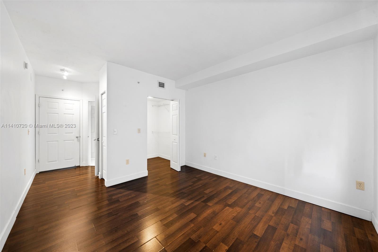 PORTO BELLAGIO CONDO - Residential