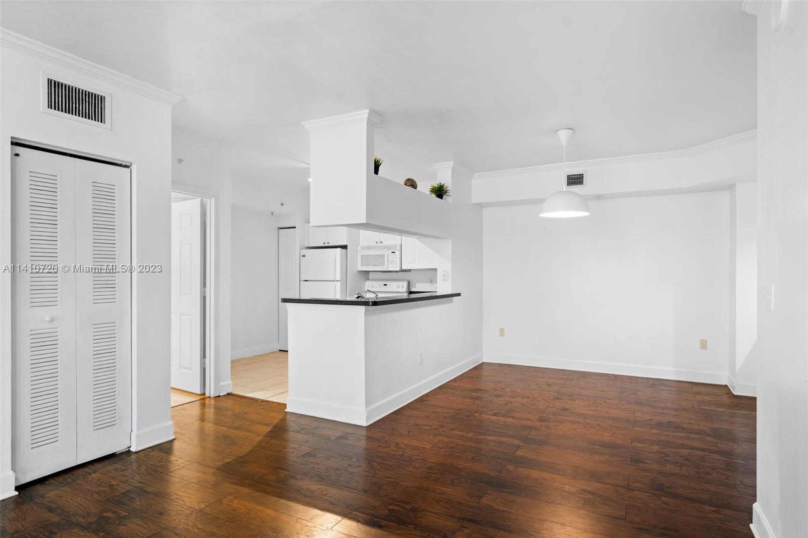 PORTO BELLAGIO CONDO - Residential