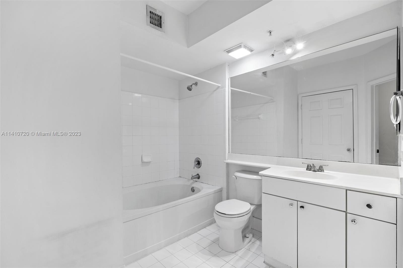 PORTO BELLAGIO CONDO - Residential