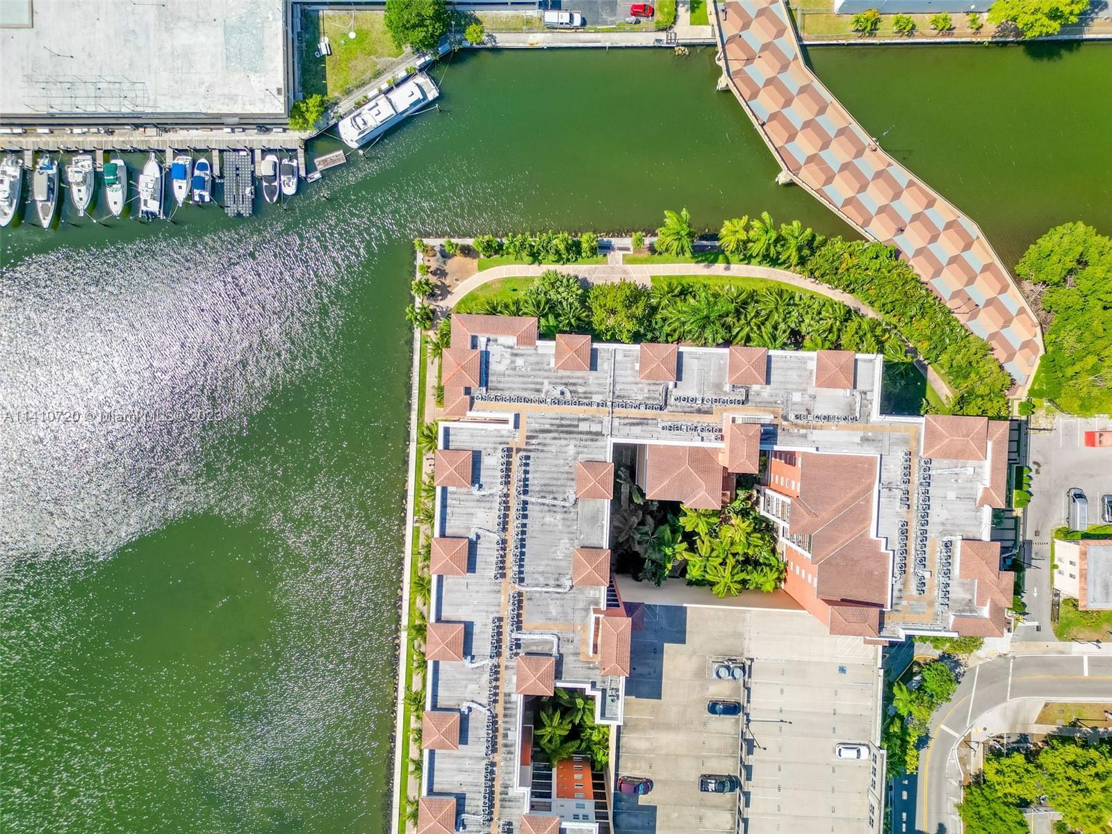 PORTO BELLAGIO CONDO - Residential