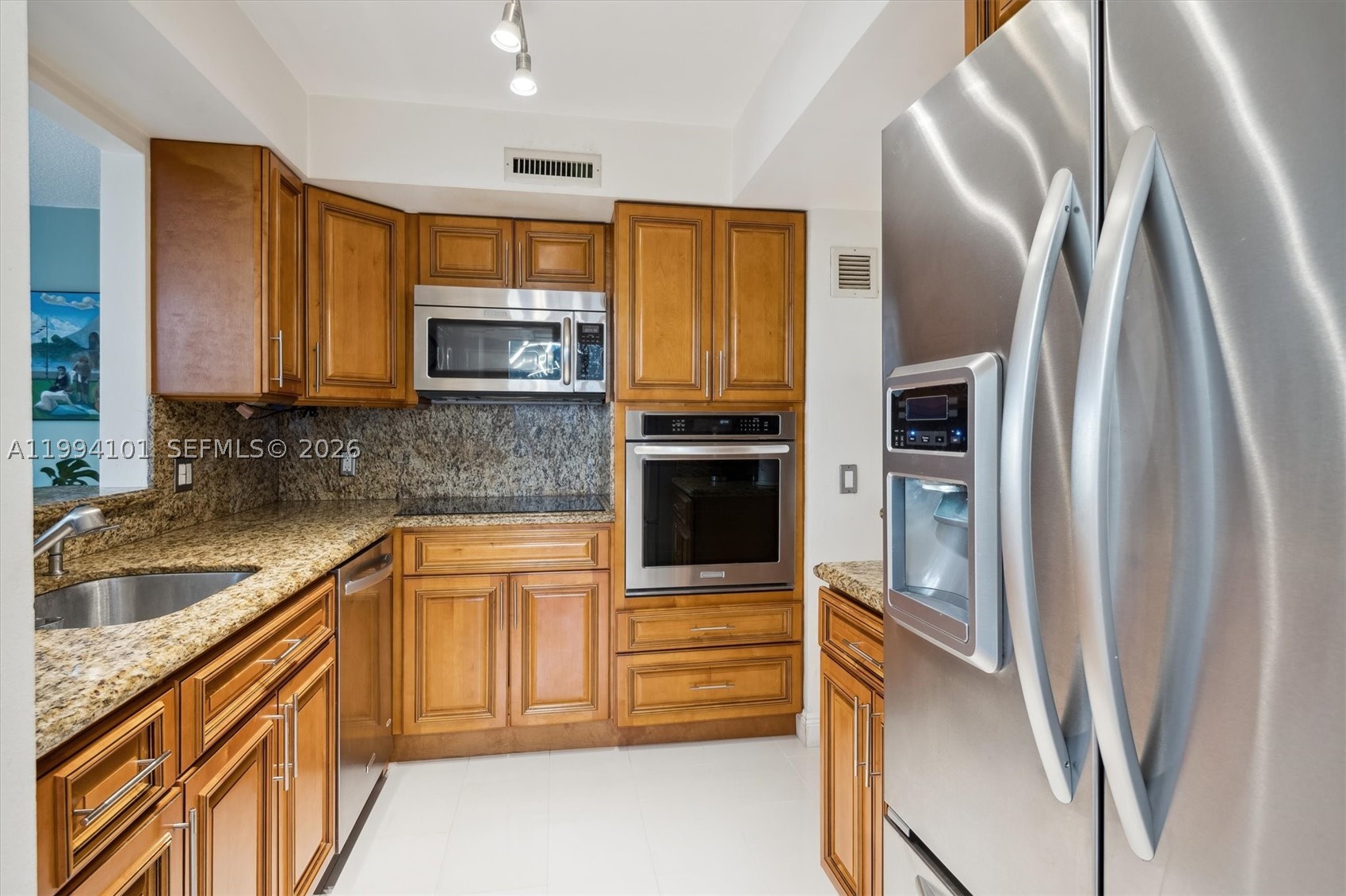 ALEXANDER TOWERS CONDO - Residential