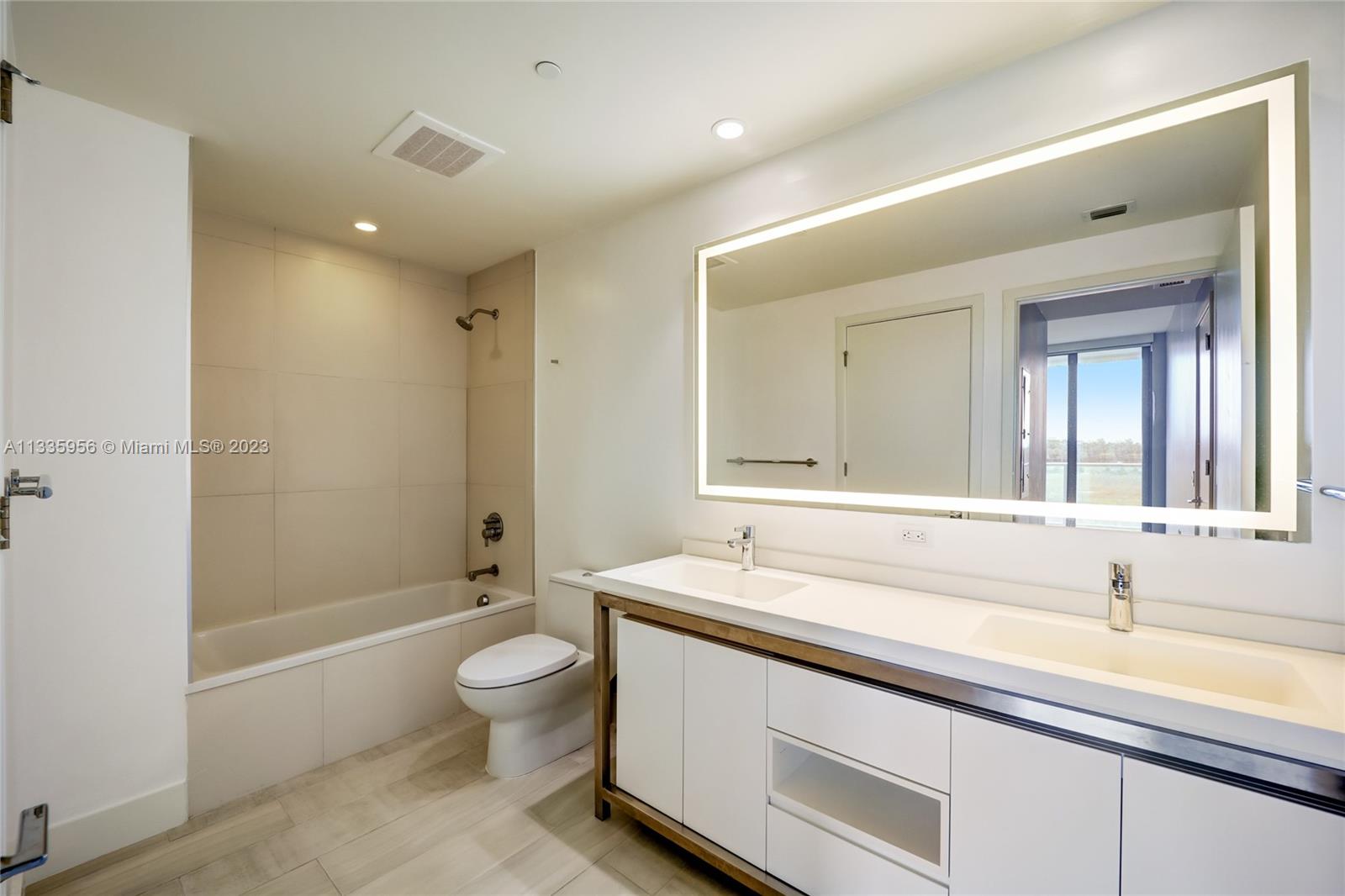 METROPICA NORTH TOWER ONE - Residential Lease