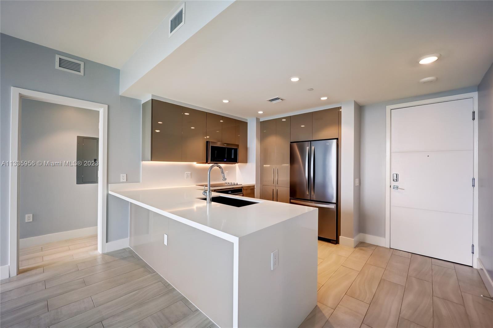 METROPICA NORTH TOWER ONE - Residential Lease