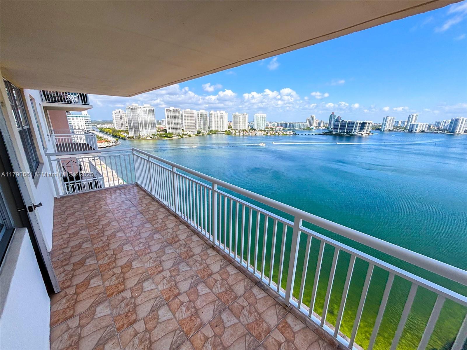 WINSTON TOWERS 200 - Residential