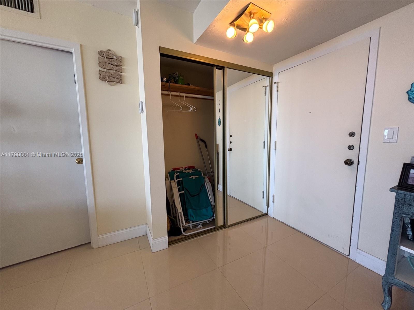 WINSTON TOWERS 200 - Residential