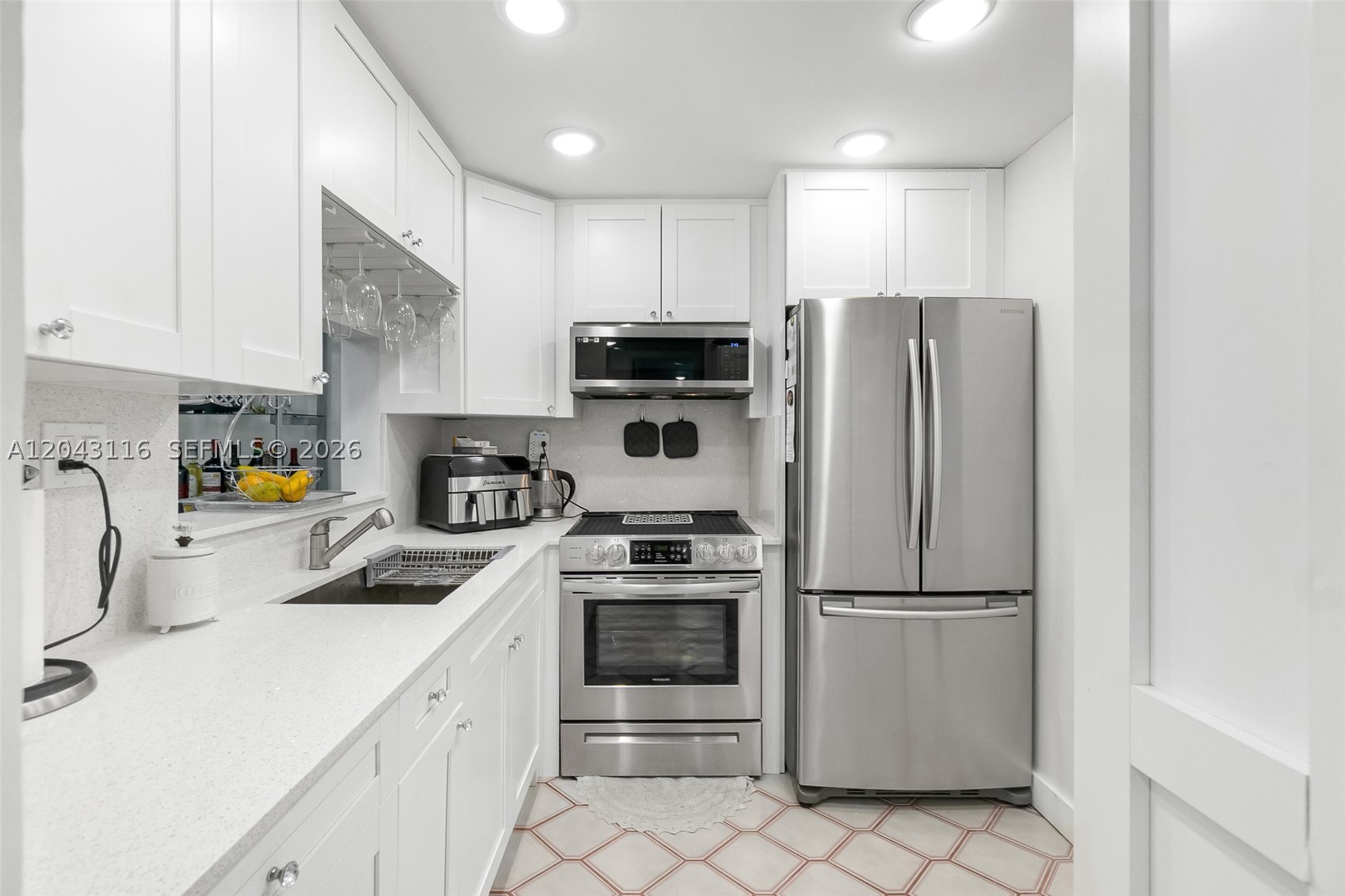 LIME BAY CONDOMINIUM 8 - Residential