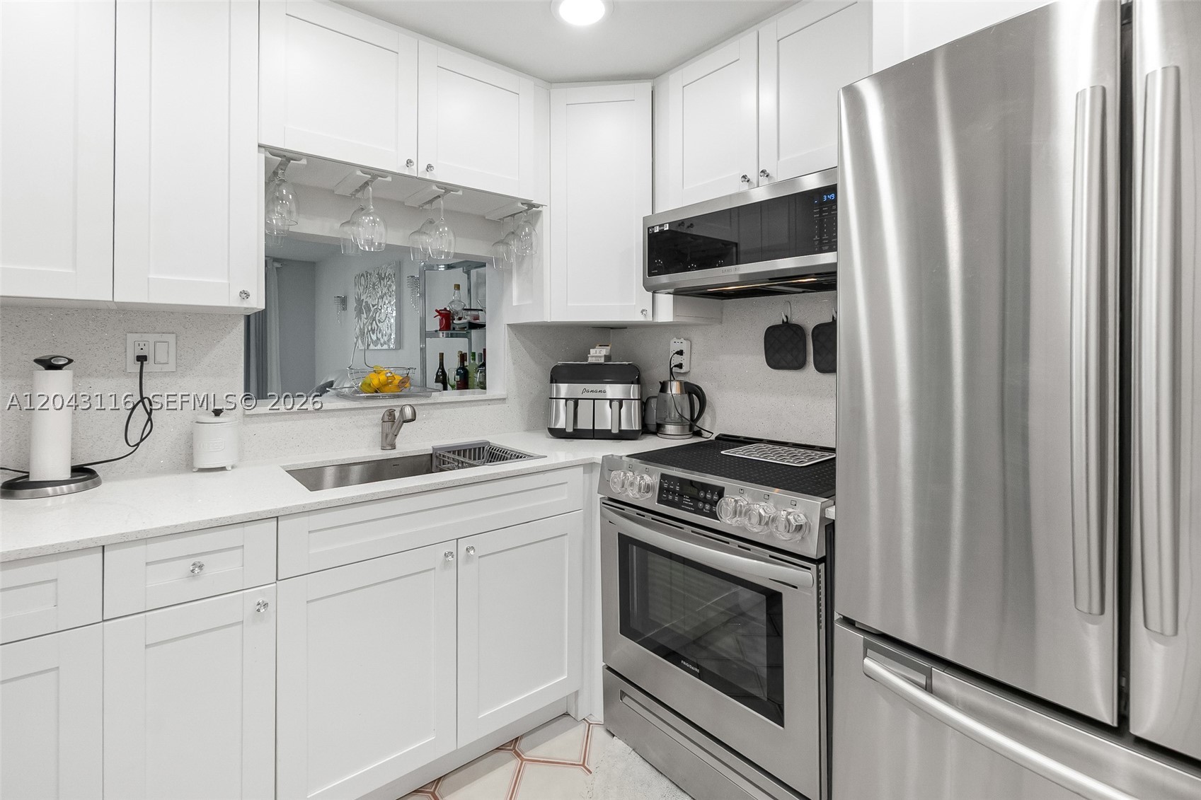 LIME BAY CONDOMINIUM 8 - Residential