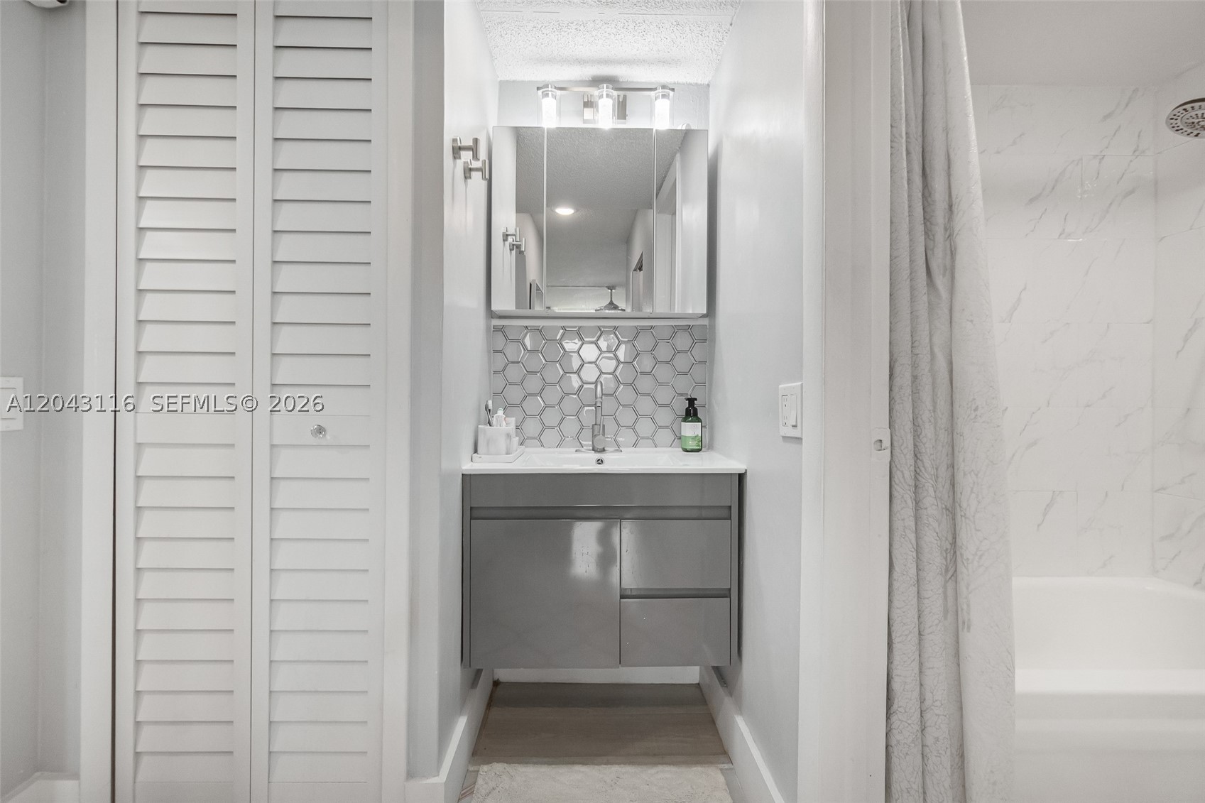 LIME BAY CONDOMINIUM 8 - Residential