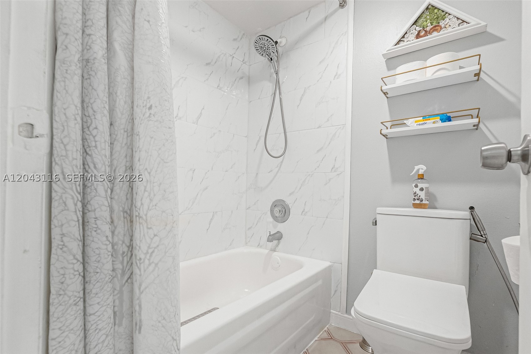 LIME BAY CONDOMINIUM 8 - Residential