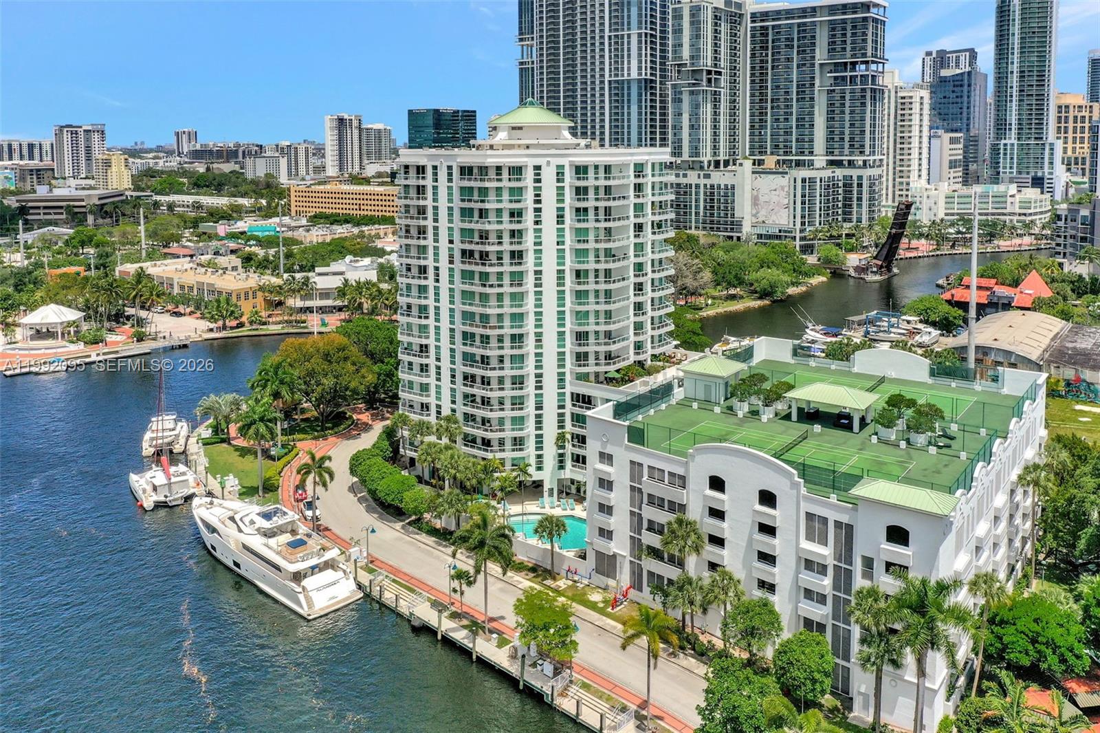 ESPLANADE ON THE NEW RIVE - Residential