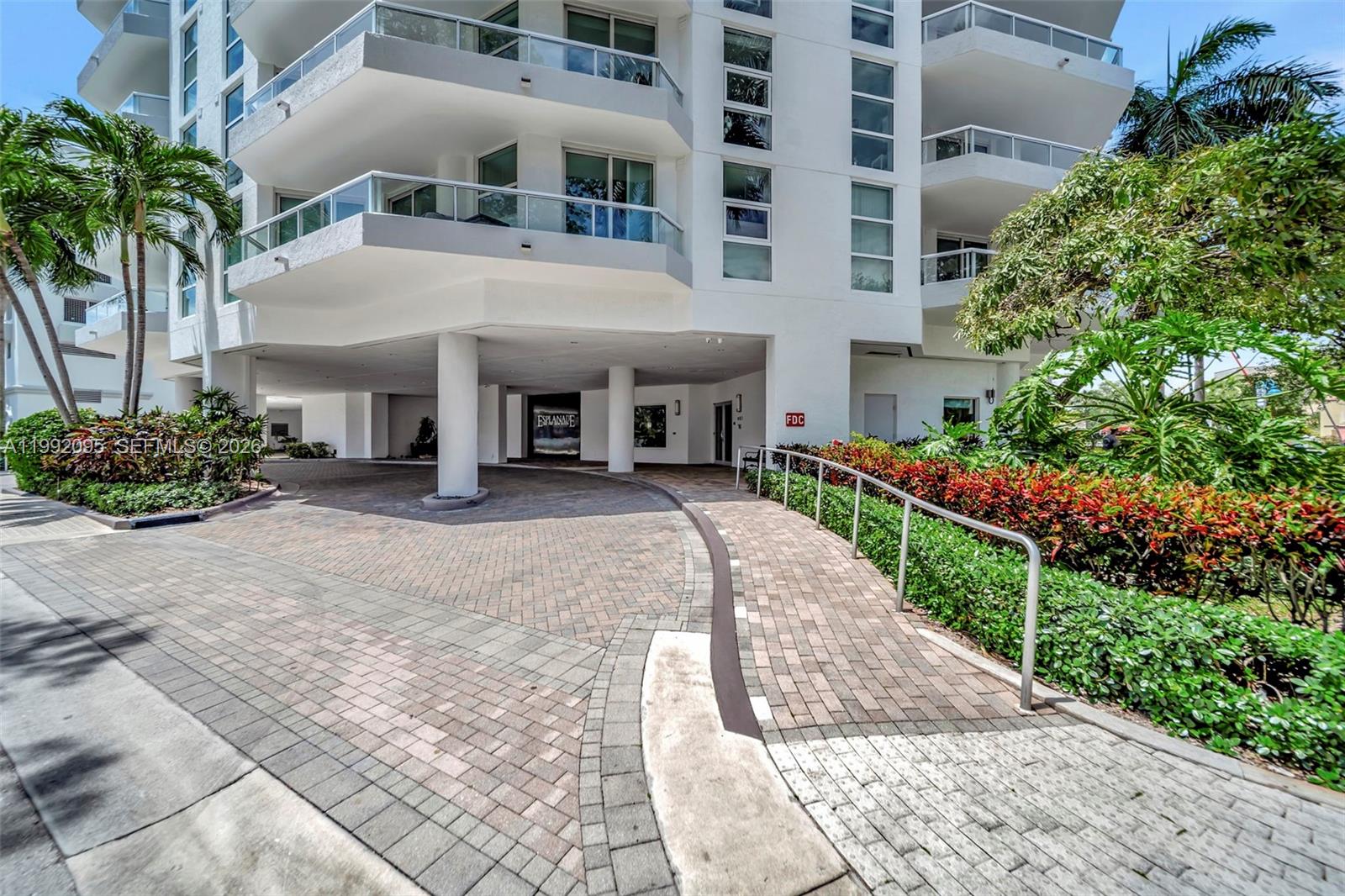 ESPLANADE ON THE NEW RIVE - Residential