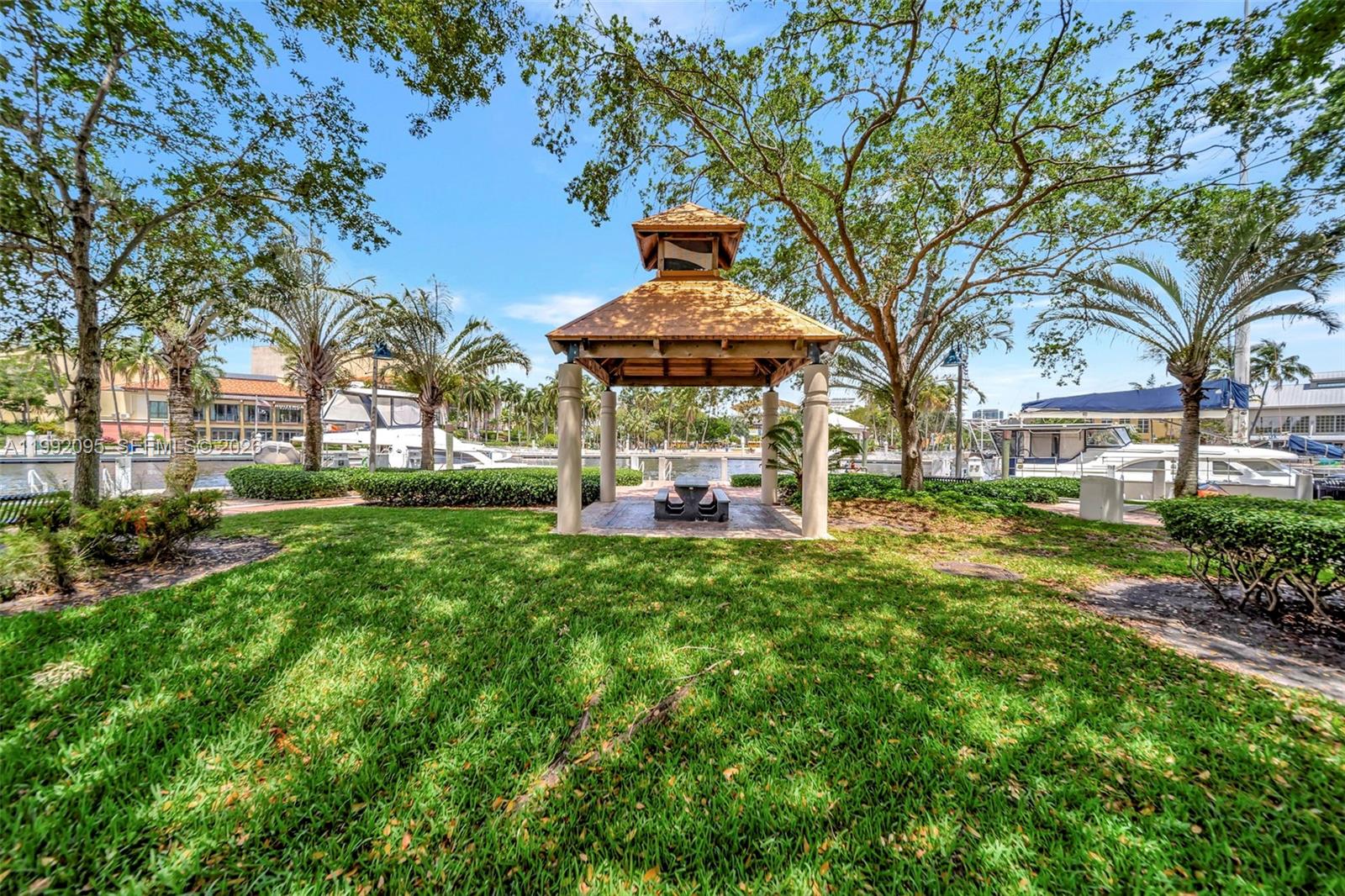 ESPLANADE ON THE NEW RIVE - Residential