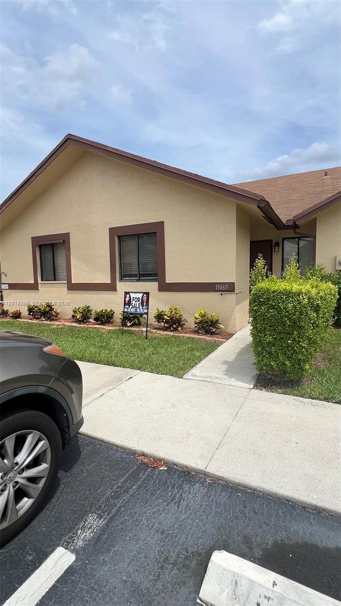 Opportunity in Sunrise: updated townhouse with an airy open layout and plenty of natural light. Recent improvements, modernized bathrooms, and new washer/dryer. Close to parks, retail, and major commuting routes — comfort and value.