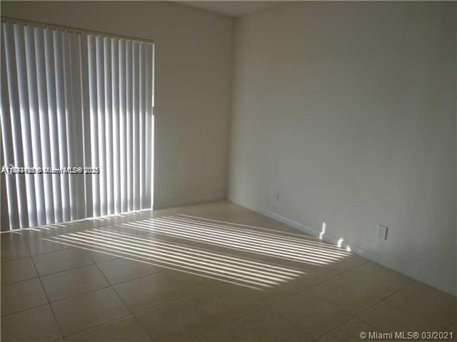 VILLAS AT LAKEVIEW CONDO - Residential