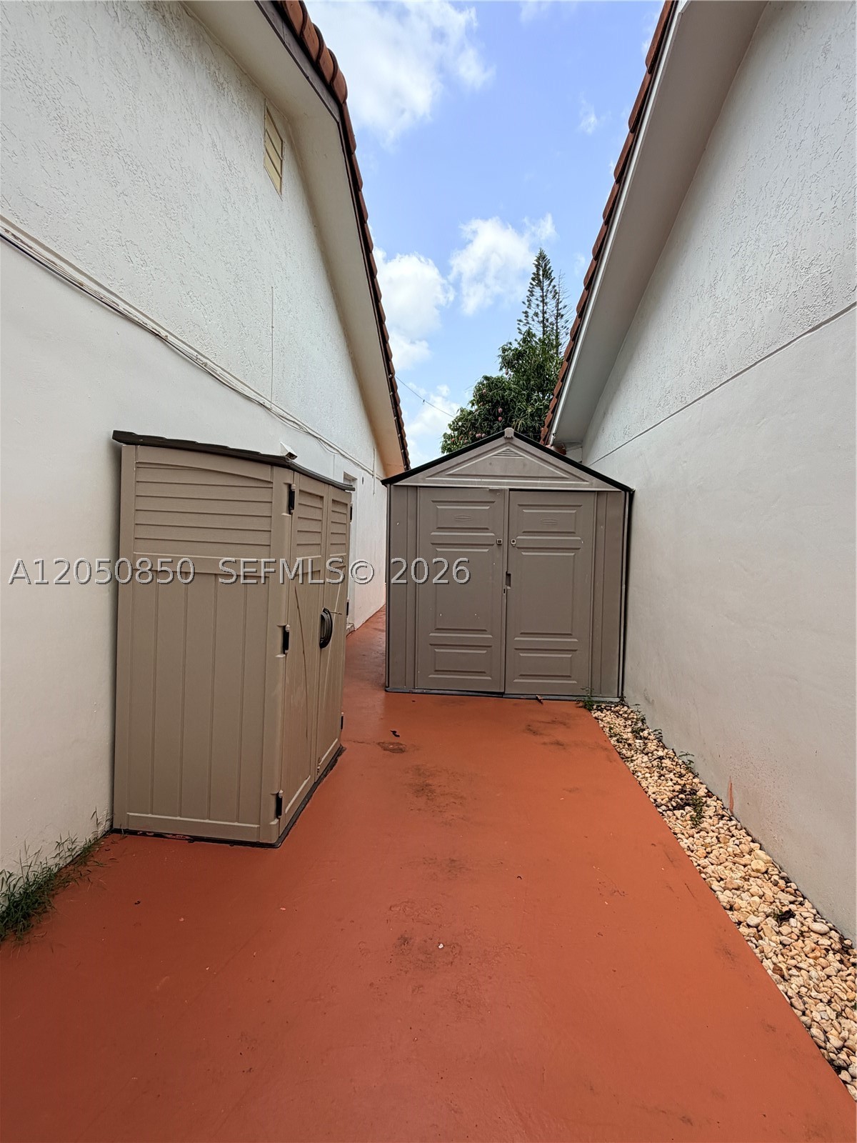 SUNSET MANSIONS - Residential Lease