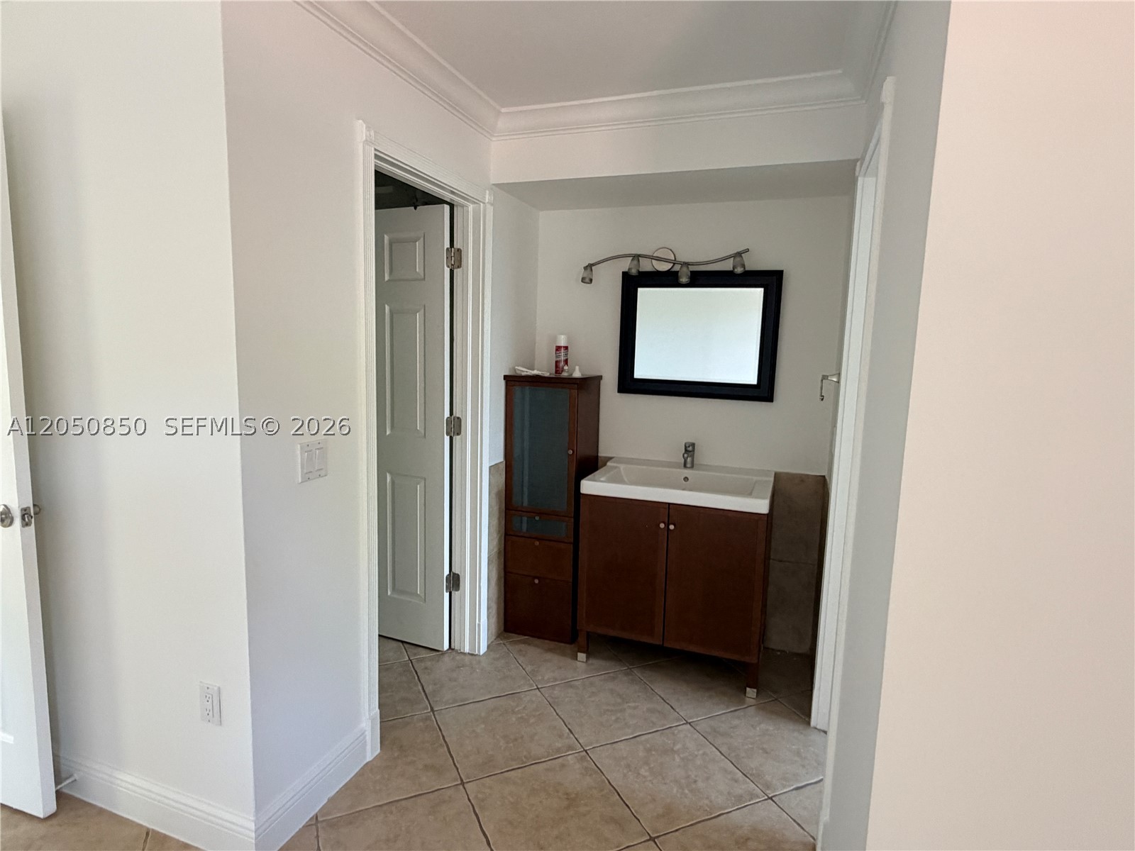 SUNSET MANSIONS - Residential Lease