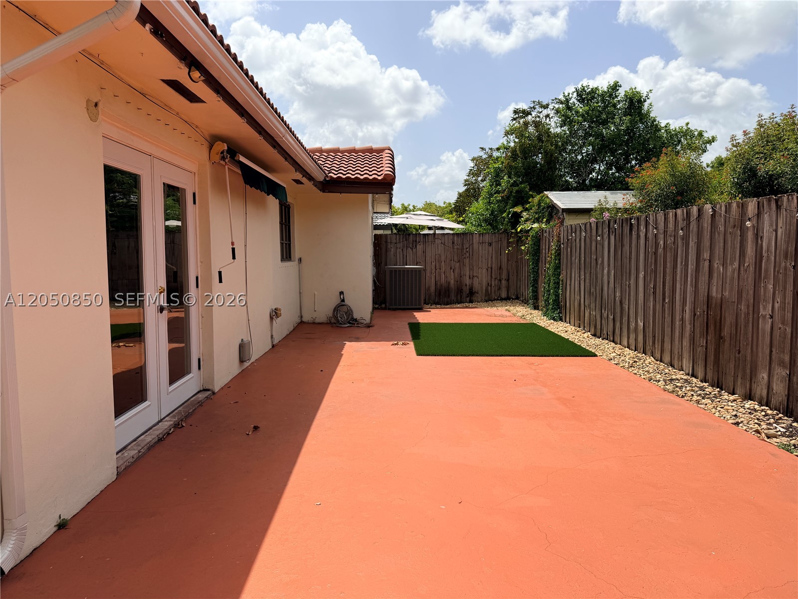 SUNSET MANSIONS - Residential Lease