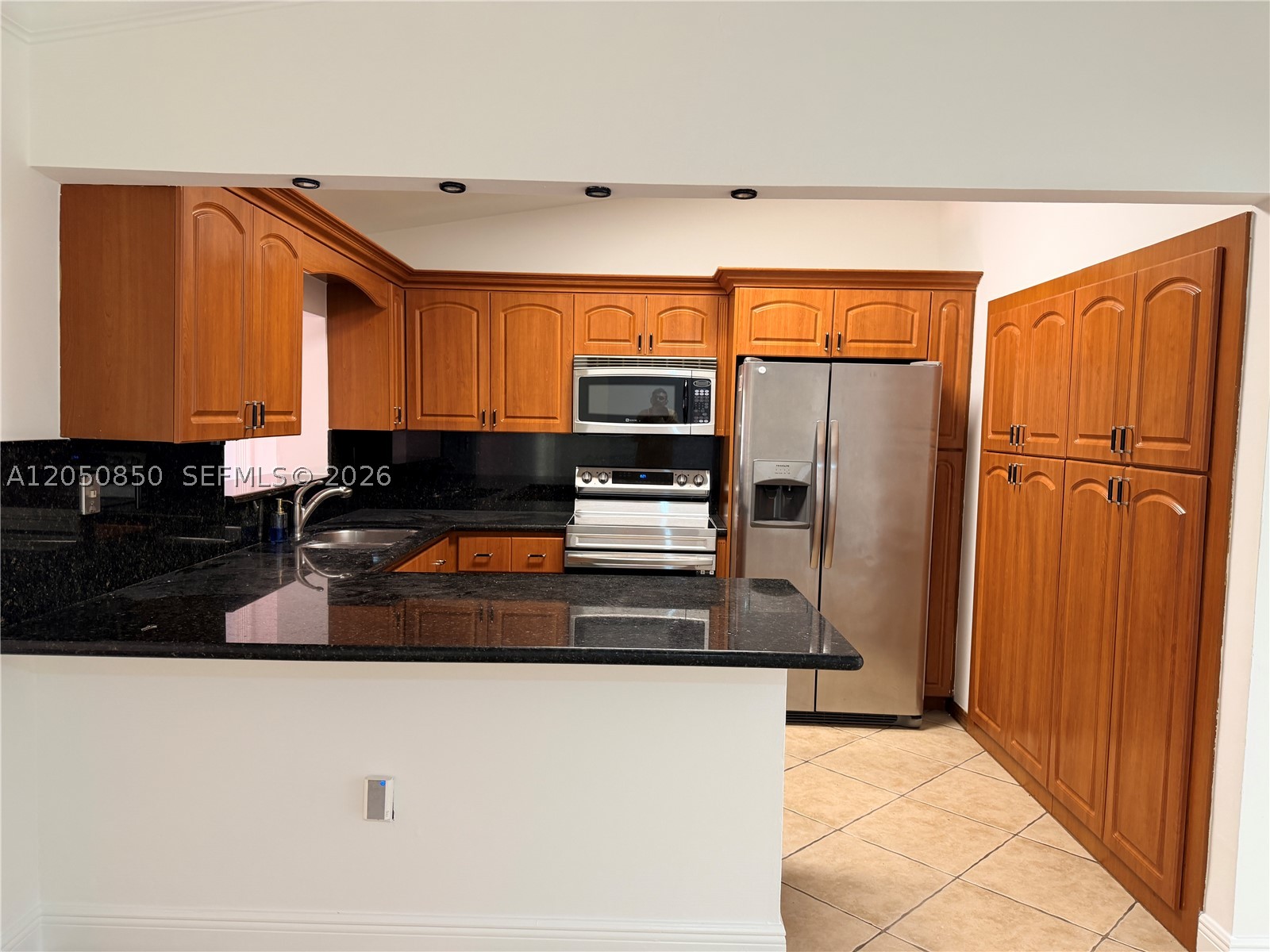 SUNSET MANSIONS - Residential Lease
