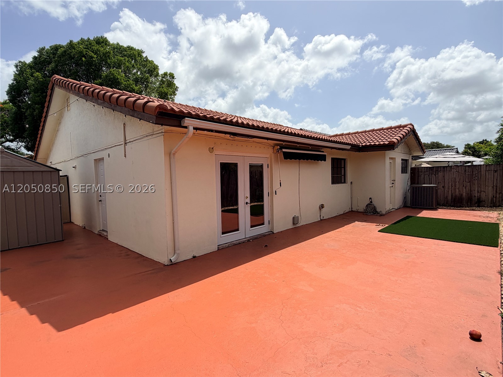 SUNSET MANSIONS - Residential Lease