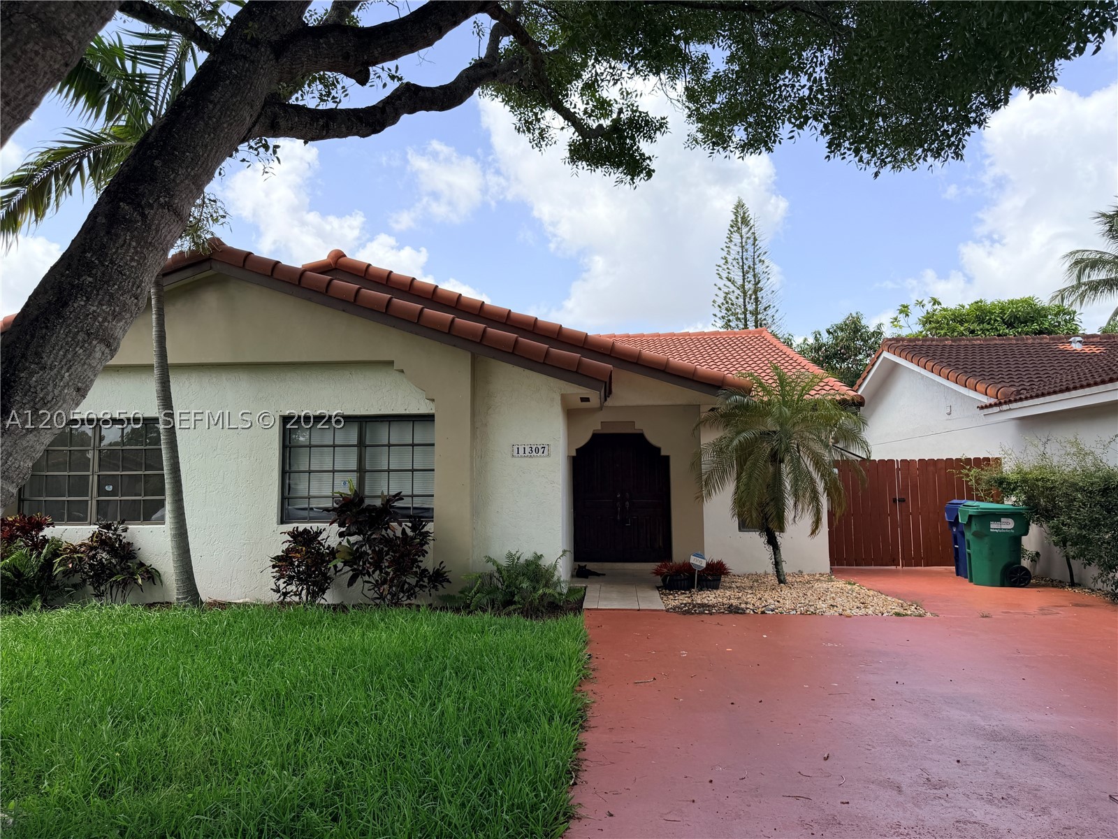 SUNSET MANSIONS - Residential Lease